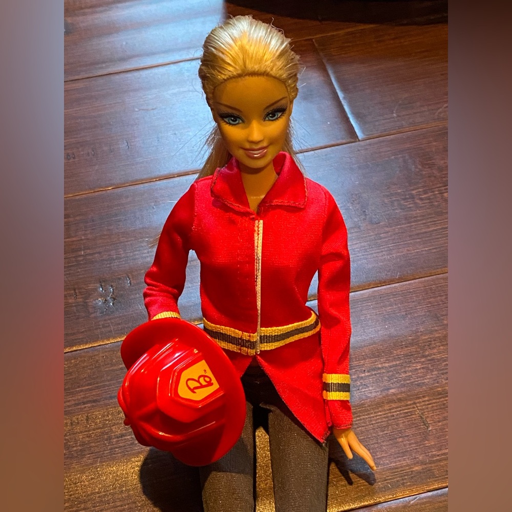 Barbie Careers Firefighter Doll 🔥 👩‍🚒 - Picture 5 of 12
